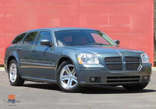 2005 Dodge Magnum R/T — exterior of the exact listed vehicle