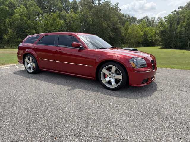 2006 Dodge Magnum SRT8 — representative real model exterior photograph